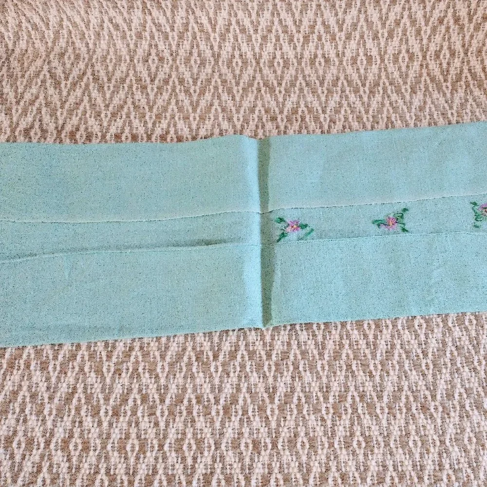 Vintage Bathroom GuestHand  Towel Embroidered